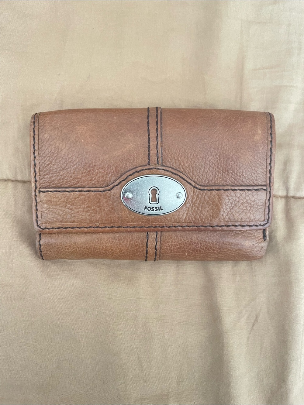 Fossil Cognac Brown Leather Trifold Wallet with Silver Keyhole Plaque